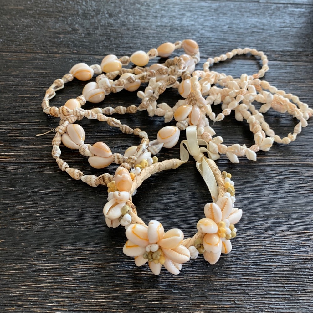 Necklaces and bracelet shells NEW